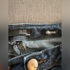 Women’s dark blue wash skinny jean